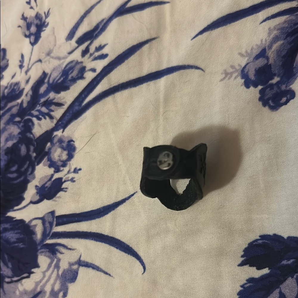 Buffalo girl Black Heart Ring - Picture 3 of 6